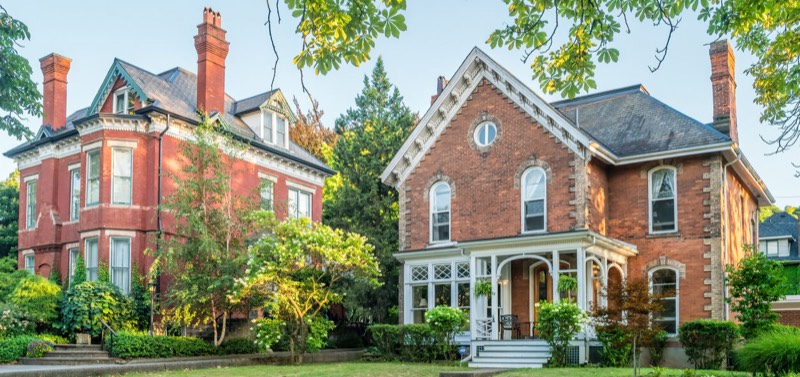 Large Real Estate houses in a good neighborhood